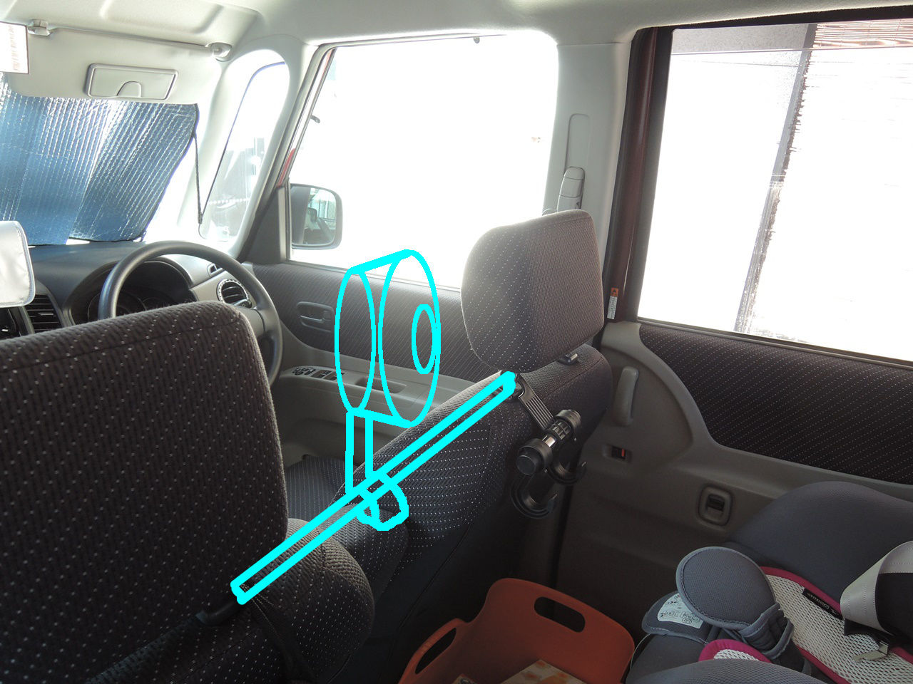 車内が暑すぎる 車に扇風機を設置しよう ダッド パパ のdiy Usedブログ