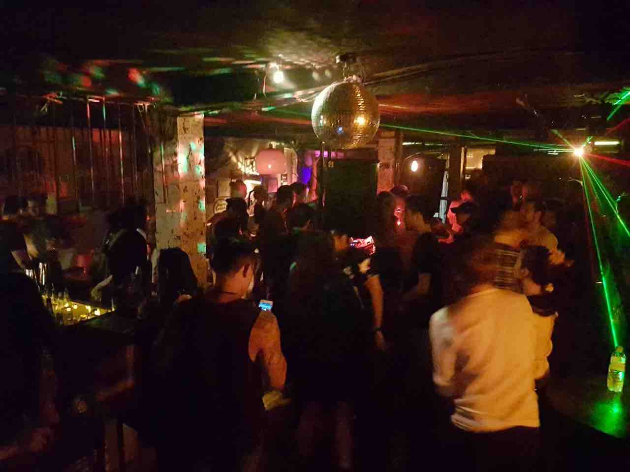 日本と似て非なるタイの「クラブ」 : PARTY PEOPLE THAILAND