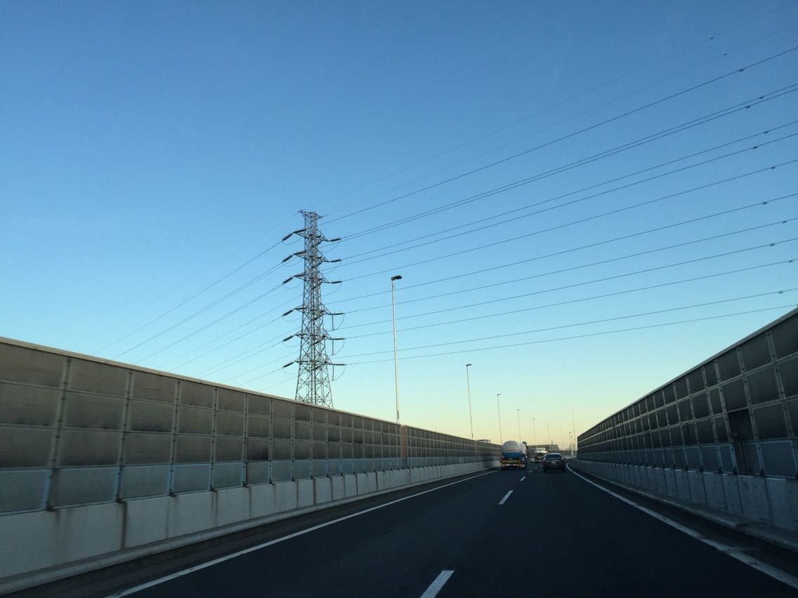 高速道路と鉄塔 写真 ふしきなイラスト見聞録 高速道路と鉄塔 写真 ふしきなイラスト見聞録