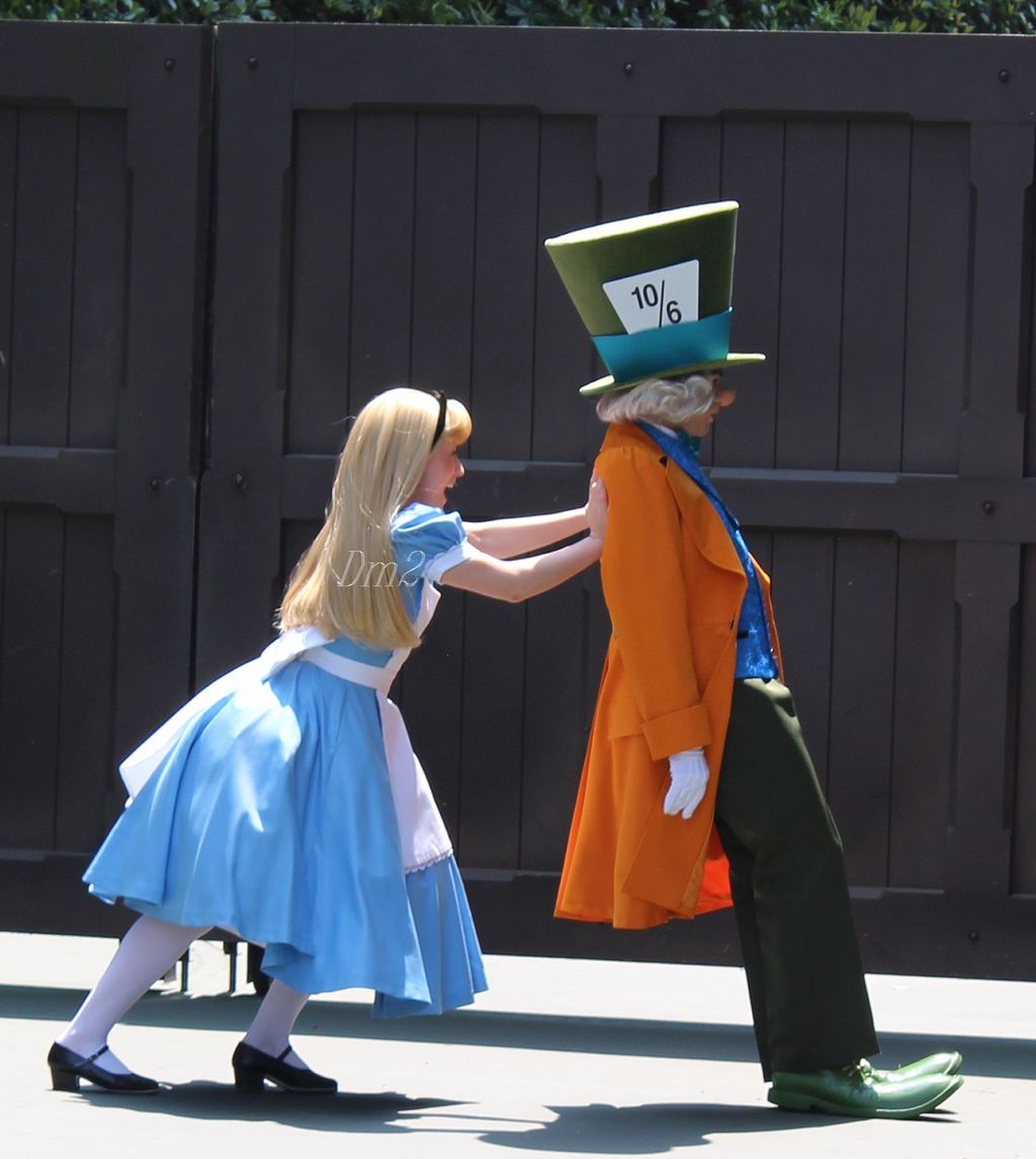 アリスとマッドハッターのﾜｲﾜｲ ﾟwﾟ 人 ﾟwﾟ 気ままにdisney