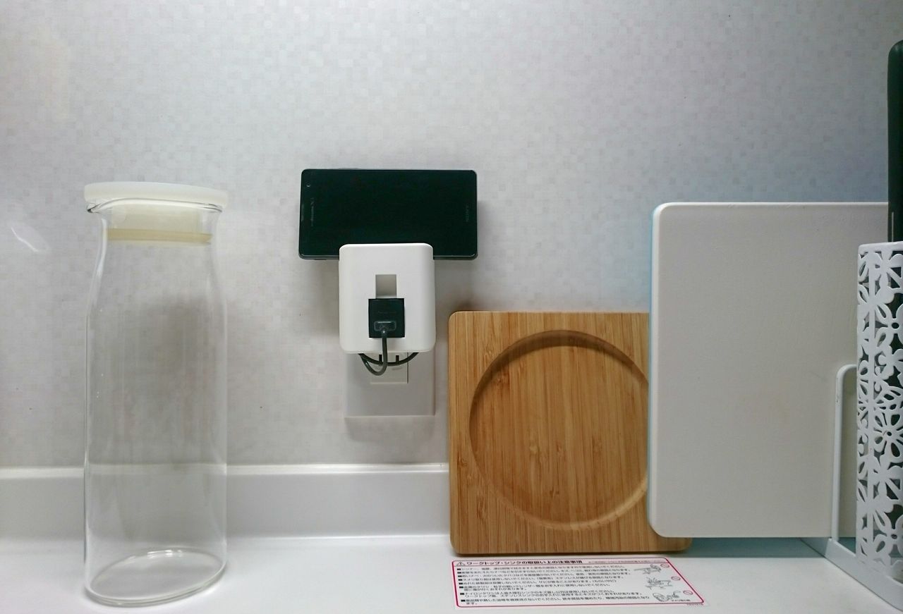 百均セリアで買ったもの 充電器ホルダーを使ってみたよ 素敵さがし 百均セリアで買ったもの 充電器ホルダーを使ってみたよ 素敵さがし