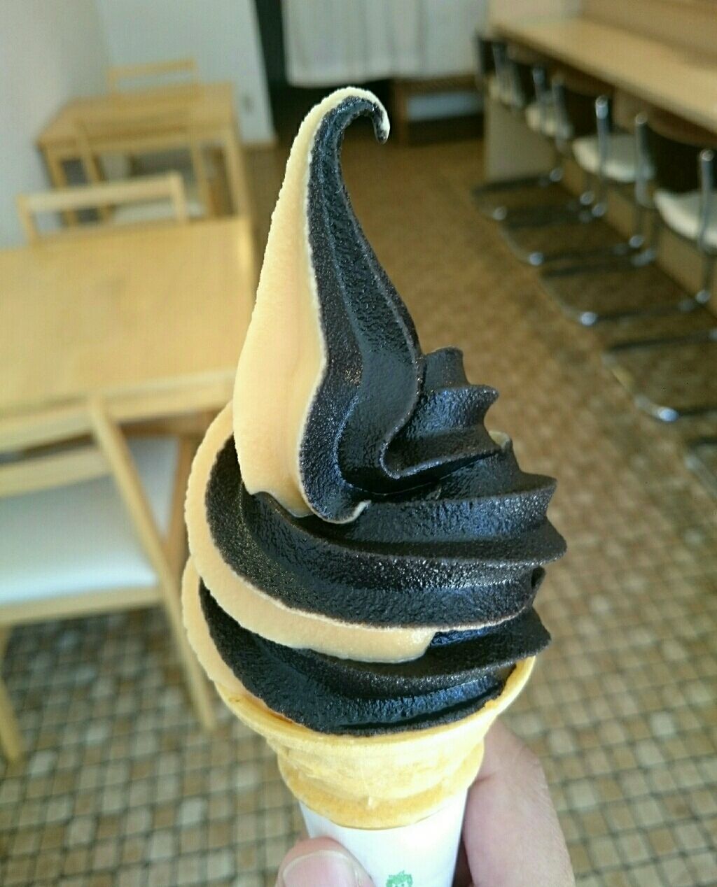 閉店前に滑り込み インスタ映え有名ソフトクリーム 虎のしっぽ 話題のおしゃれパン屋さん ペンギンベーカリー へ 素敵さがし