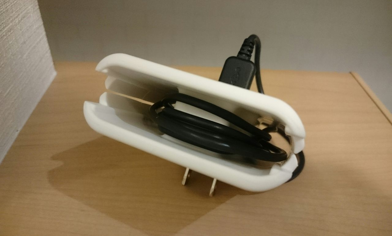 百均セリアで買ったもの 充電器ホルダーを使ってみたよ 素敵さがし 百均セリアで買ったもの 充電器ホルダーを使ってみたよ 素敵さがし