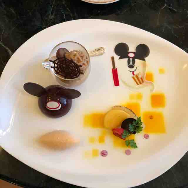 ハロウィーンアフタヌーンティーセットデザートプレートと追加のドリンク おひとりさまとたまに姪っ子と行くディズニーの旅