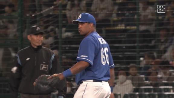 中日・ビシエド、1軍復帰後初出場はファースト守備から　現在の守備布陣は…