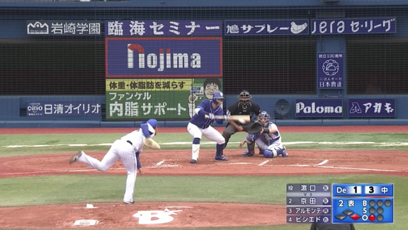 中日・与田監督も称賛「あれは京田のいろいろ考えたプレー。機動力を使うという部分で、普段から練習していることを試合で徐々に試せるようになってきた」　芸術的なライン際セーフティーバント！