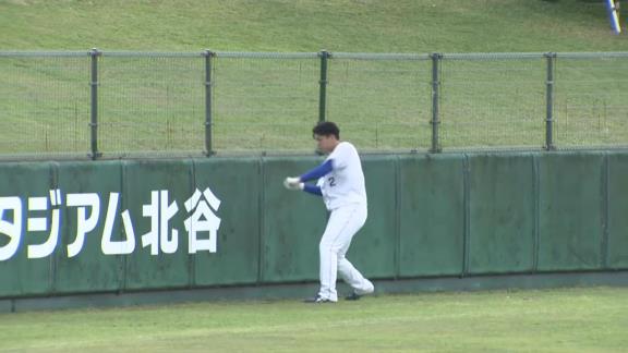 中日・立浪和義監督「小学生に言うくらいの言葉で言わな分からへん」　石川昂弥「（笑）」