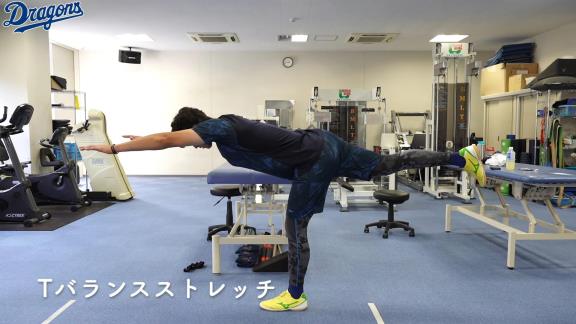 梅津晃大投手と一緒にトレーニング！　中日が自宅でも簡単にできるストレッチ動画を公開！【動画】