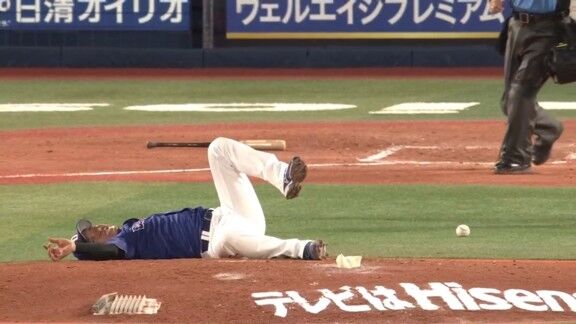 中日・柳裕也、打球直撃もプレー続行