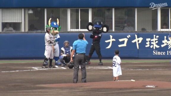 中日・ドアラ、ブラックドアラ、ガブリもナゴヤ球場に駆けつける