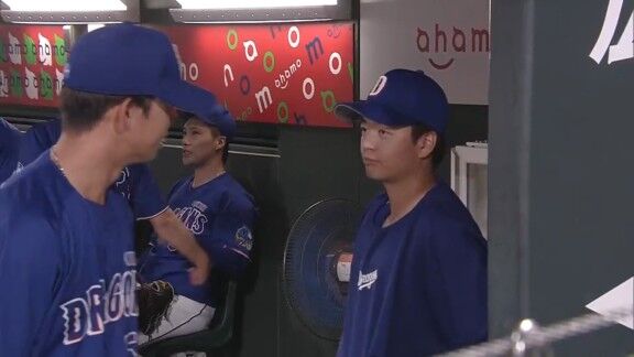中日ドラフト2位・櫻井頼之介、何らかのアクシデントで降板するもベンチには姿