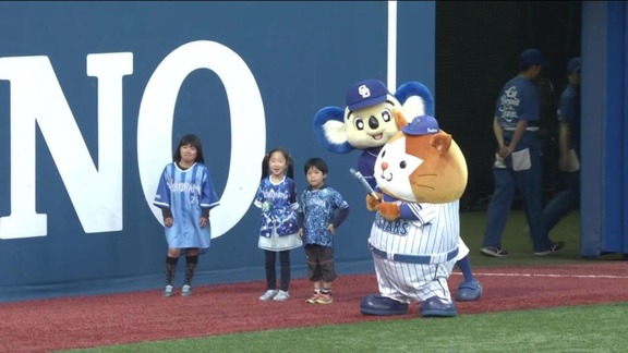 中日・ドアラ、子供たちを相手に大人気なく全力疾走してしまう…