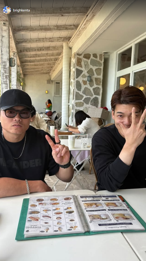 中日・ブライト健太、自主トレを共にする2人の写真を公開する