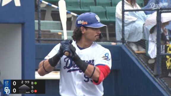 中日・C.ロドリゲス、来日後今季初出場でスリーベースヒットを放つ！！！