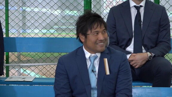 中日・平田良介選手「めちゃくちゃ嬉しすぎて心臓飛び出そうです」　日本将棋連盟の佐藤康光会長、渡辺王将、竜王保持者である藤井聡太4冠の署名が記された初段免状を贈呈される