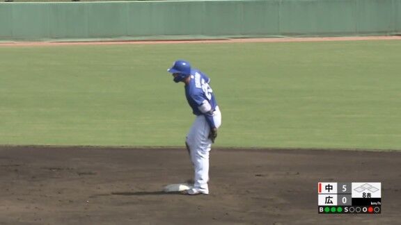 中日・石川昂弥、走塁時に左脚をおさえて途中交代
