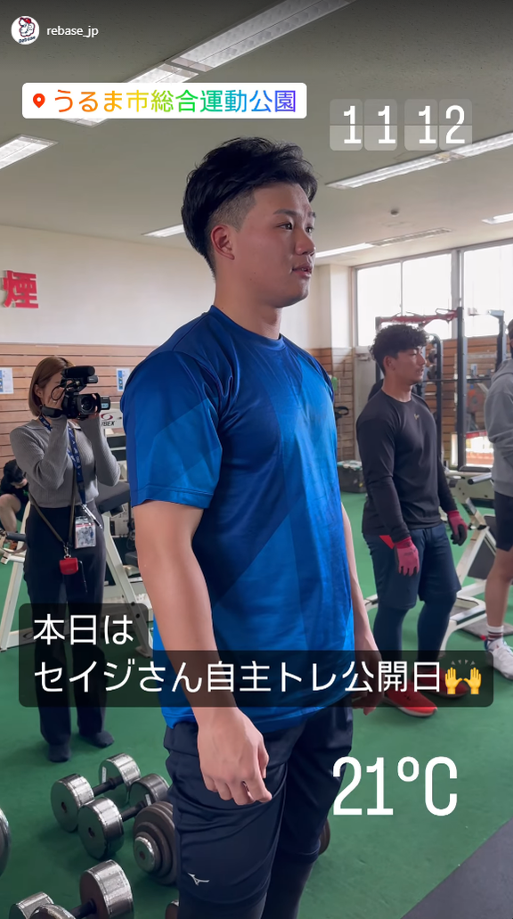 「本日はセイジさん自主トレ公開日」　中日・上林誠知らの自主トレ取材が行われる