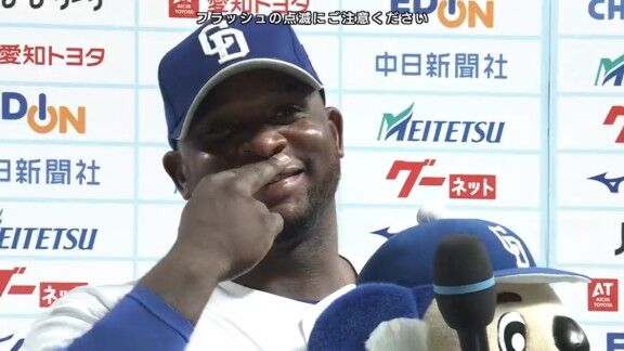中日新助っ人・サノー「（井上監督の言葉で）リラックスして（打席に）入れました。（村松が）死球を受けて、絶対に打ってやろうとは思っていた。良いスイングができました」
