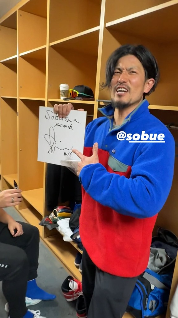 中日・祖父江大輔、とある選手にサインを貰いに行く