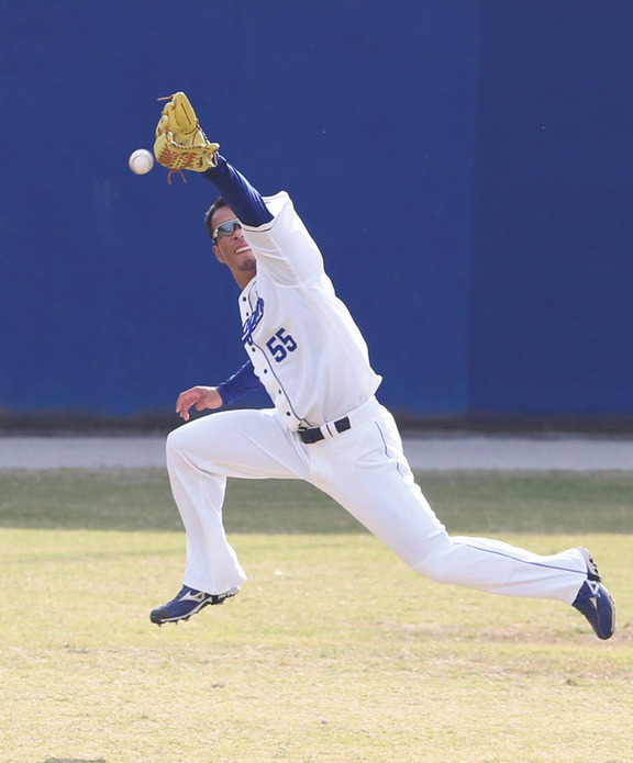 中日・福田永将、外野守備力向上へ！　左後方への飛球「右手の使い方」改善で追うスピードアップ