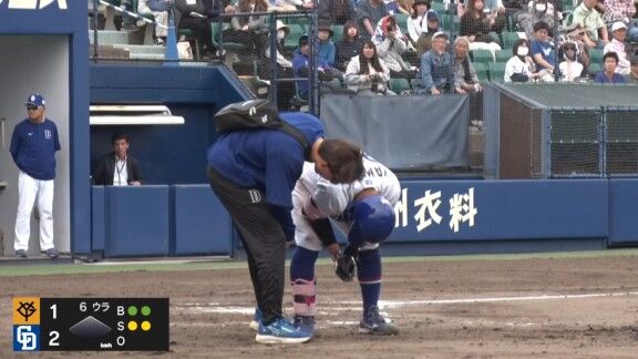 中日・山浅龍之介、死球を受けて負傷交代…