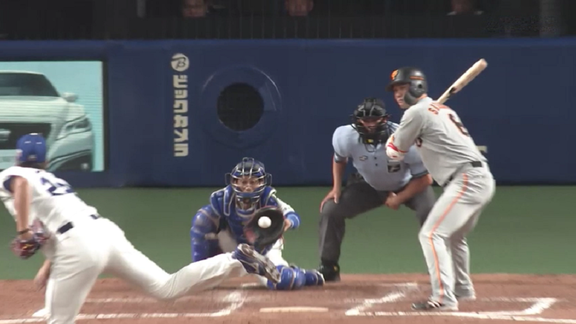 巨人・坂本勇人から見逃し三振を奪った中日・梅津晃大の一球がエグすぎる…