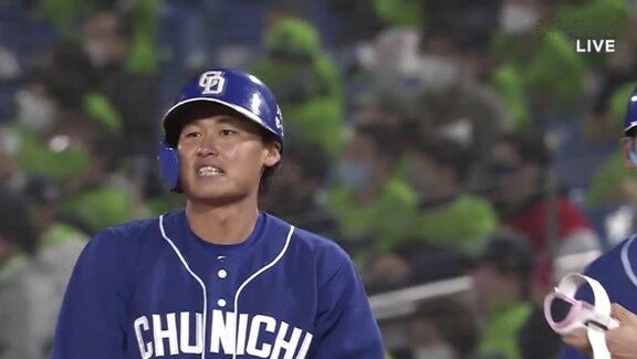 中日・滝野要がプロ初ヒットを放つ！ → 盛大に花火が打ち上がる！？　滝野「びっくりしたー」【動画】