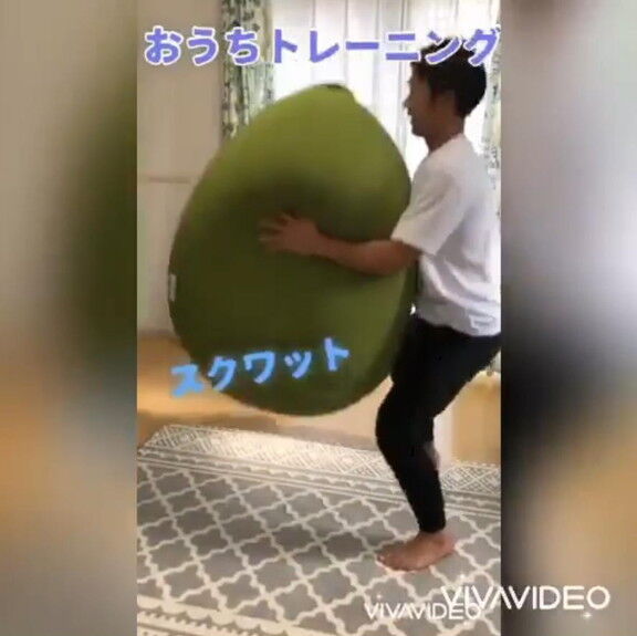 中日・井領雅貴選手が『ヨギボートレーニング』の様子を公開【動画】