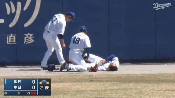 中日ドラフト6位・福元悠真がガッツ溢れるスーパーキャッチを見せるも、しばらく立ち上がれず…負傷交代