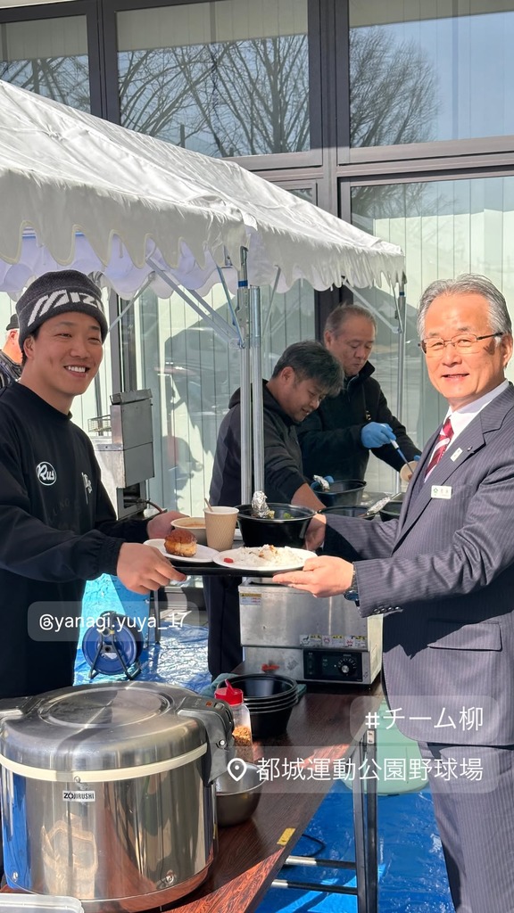 中日・松木平優太、肉を持って…【動画】