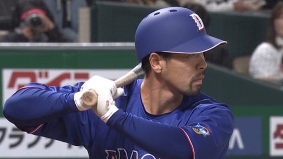 中日・阿部寿樹、代打でアピールを見せる