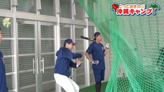 中日・浅尾拓也コーチ、驚く → そして、その隣も…【動画】