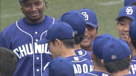 中日・藤井淳志「あんなに高い胴上げは初めてです」　2軍ラストゲームで後輩選手達から胴上げ、そしてソフトバンク球団とタマスタ筑後球場スタッフからのサプライズも…？【動画】