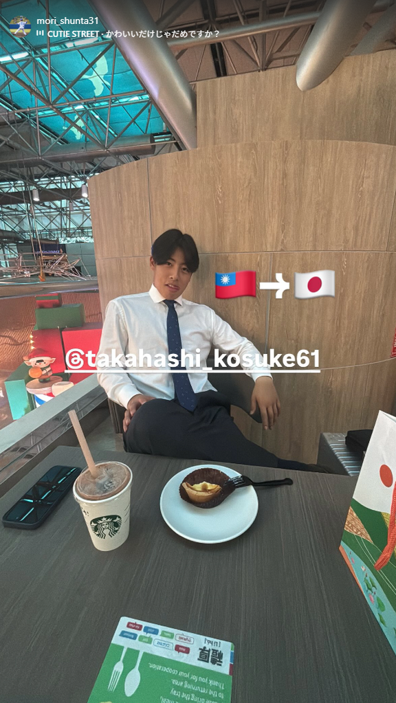 中日・高橋幸佑と森駿太、台湾で仲良く写真を撮り合う