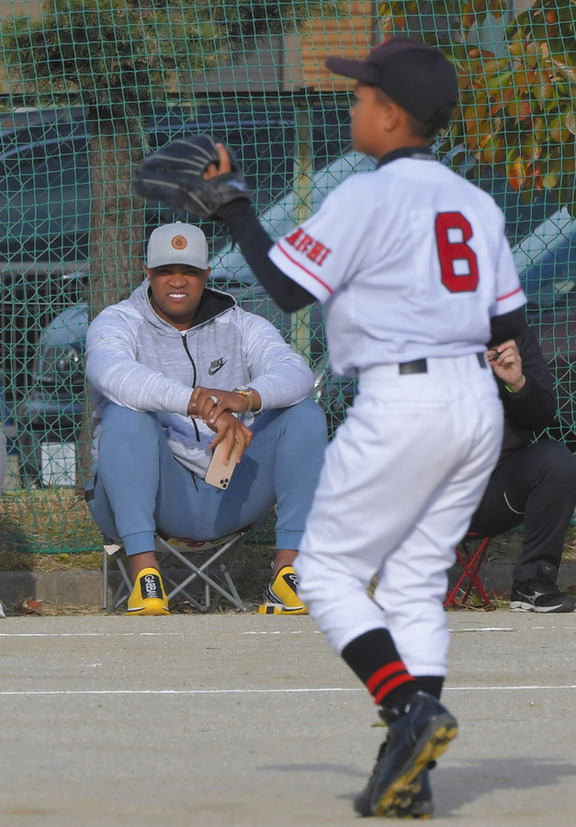 中日・ビシエド、学童野球の大会を観戦　愛息ジュニア君（9）が3者連続三振＆二塁強襲2点打の二刀流の活躍で「いいだろ？」とご満悦