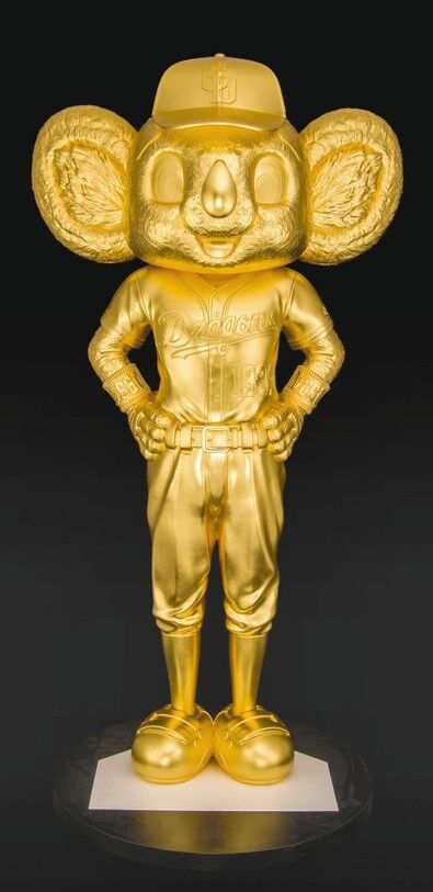 お値段なんと1994万円！！！ 金箔1700枚使った等身大『金の