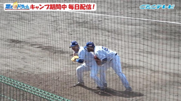 中日・ビシエドと石川昂弥、イチャイチャする【動画】