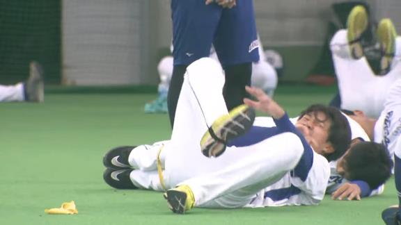 中日・高橋宏斗投手、ゴムチューブを使ったトレーニング中にまさかの…？