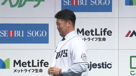 西武・松坂大輔が入団会見　14年ぶり西武ユニフォーム姿披露「ライオンズに戻って来れるというのは家に帰ってきた感覚」【会見動画】