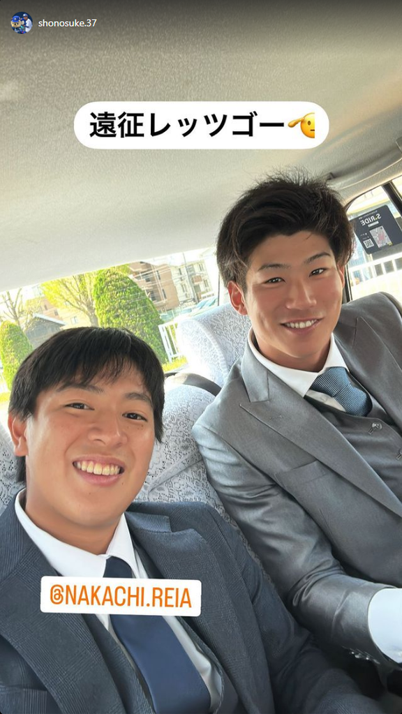 中日ドラフト1位・仲地礼亜とドラフト5位・濱将乃介、仲良く移動する