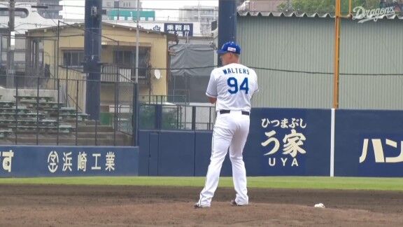 中日新助っ人・ウォルターズ、最速158km/hで1回無失点ピッチング
