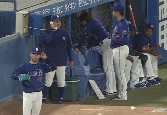 中日新助っ人・サノー、ブルペンに姿を見せる(?)