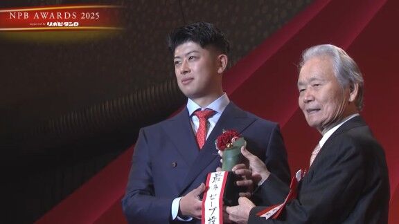 プロ野球年間表彰式『NPB AWARDS 2025 supported by リポビタンD』、中日・松山晋也が最多セーブ投手賞で表彰される！！！