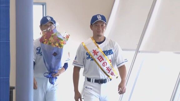 中日・祖父江大輔の引退会見、大野雄大が「本日の主役」をつけて登場する → 祖父江大輔「お前じゃねぇ!(笑)」