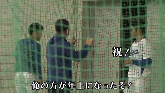 中日・福留孝介選手、誕生日を向かえた伊藤康祐選手へのお祝いの“プレゼント”はまさかの…？