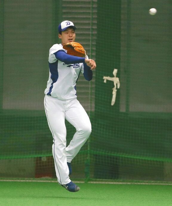 中日ドラフト1位・石川昂弥、セカンドもイケる！　仁村徹2軍監督「やるな～。二塁でもできるな～」