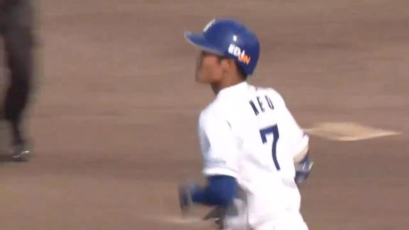 中日・根尾昂が劇的なサヨナラタイムリーヒットを放ち、伊藤康祐と岡林勇希に水をぶっかけられる！！！【動画】