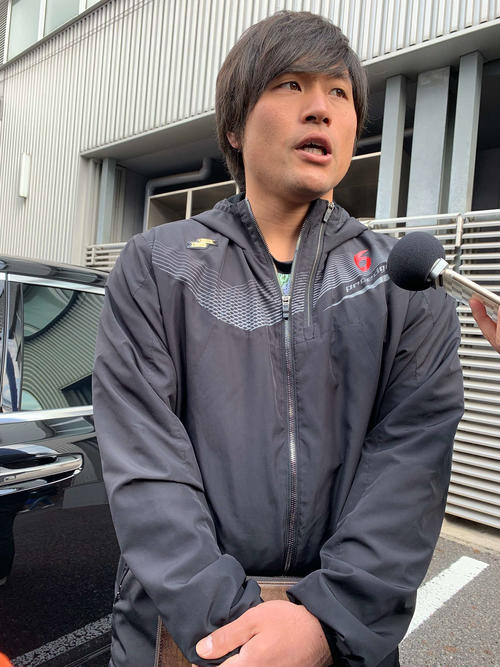 荷物出しのためナゴヤ球場を訪れた中日平田