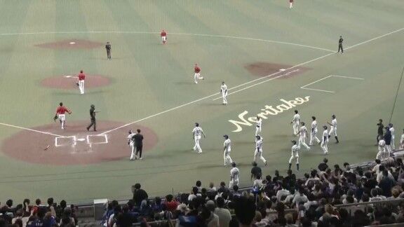 中日・井上一樹監督、1試合4死球目を受けてベンチを飛び出す 警告試合に