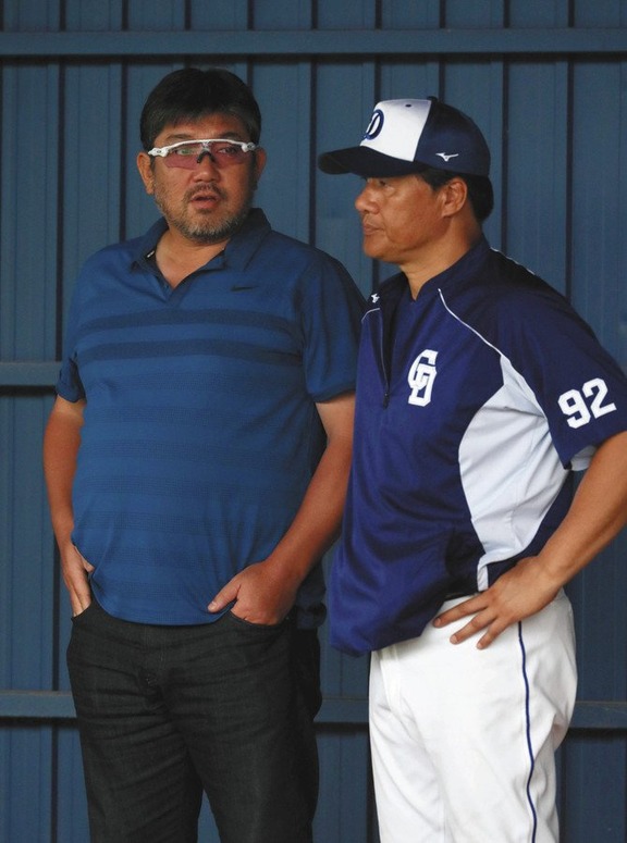 野茂英雄さん、秋季キャンプでも中日キャンプ地を電撃訪問　与田監督とブルペン投球見詰める